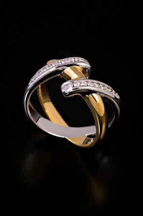 Δαχτυλίδι Κ18 διμεταλλικό με διαμαντια
